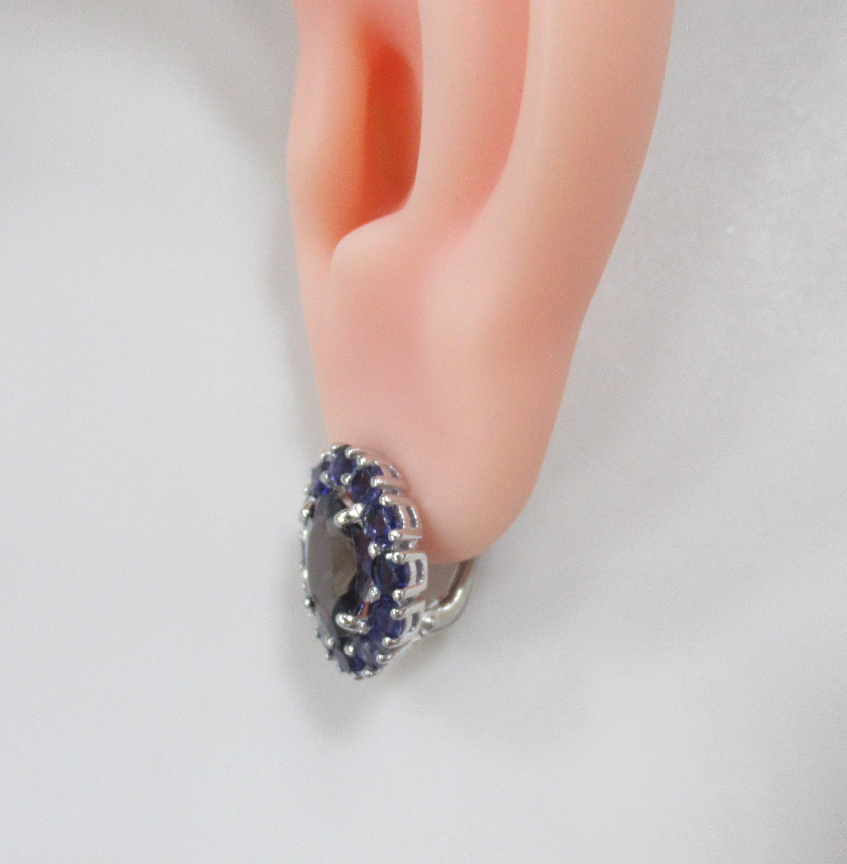 Серебряные серьги с иолитами "Цветы"